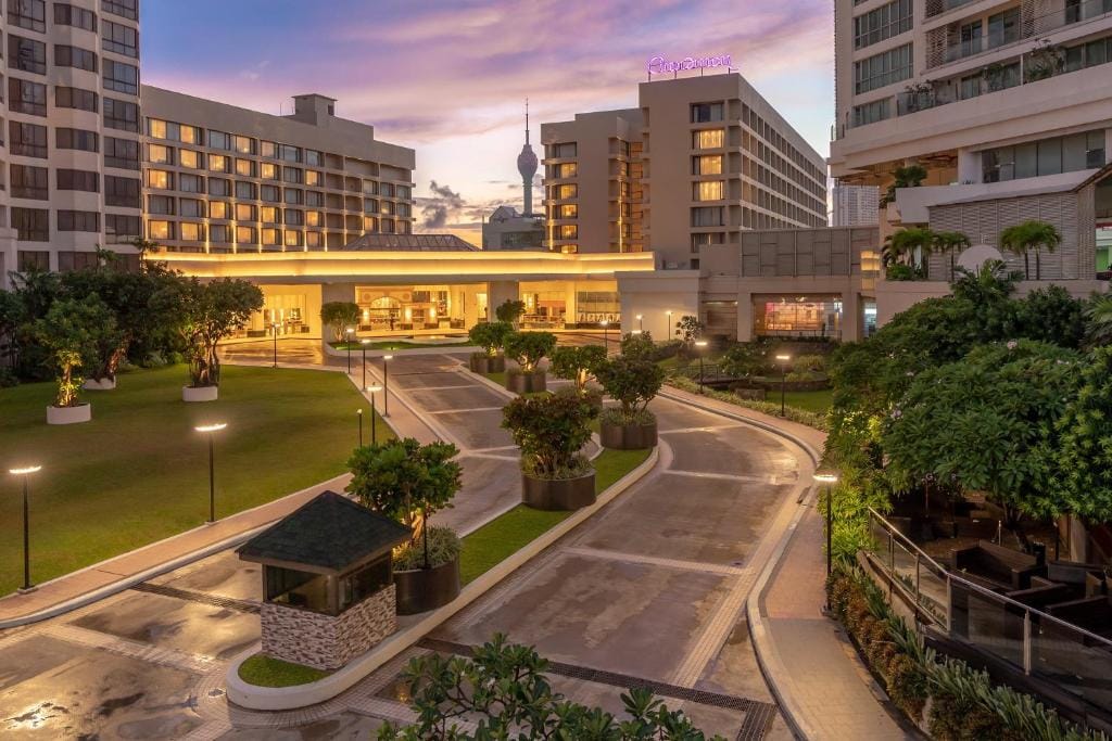 Cinnamon Grand Colombo: Luxury That Will Make You Feel Like Royalty!
