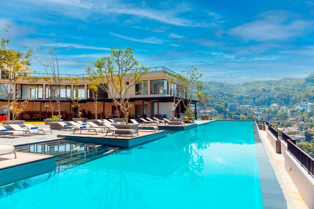 Thilanka Hotel Near Kandy Town