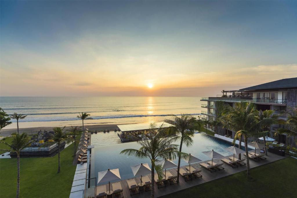 Alila Seminyak: Stylish Beachfront Resort with Spa