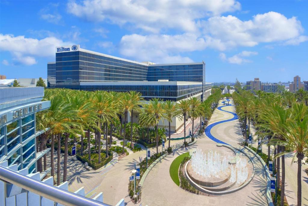 Hilton Anaheim Close to Convention Center and Parks