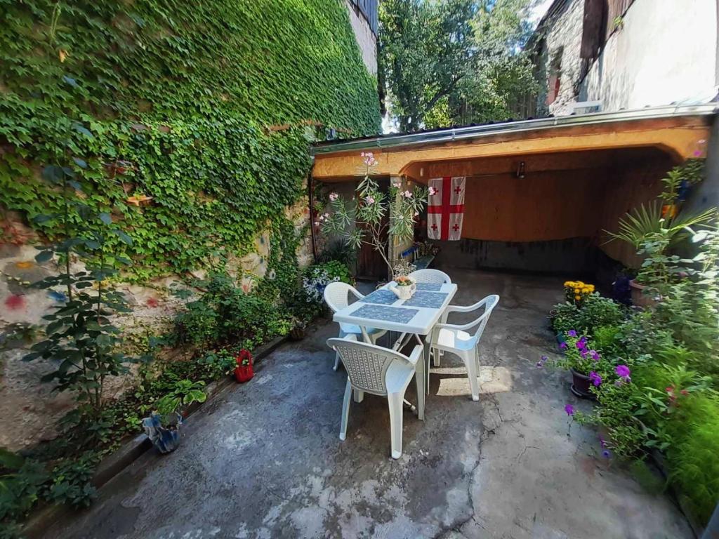 Host Family Akhaltsikhe Cozy Guesthouse with Amenities