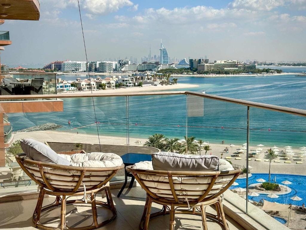 Luxury 1BR Suite with Direct Burj Al Arab View, Dubai — Iconic View, Real Comfort