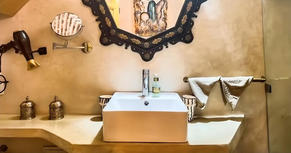 Luxury Riad with Rooftop and Indoor Pools