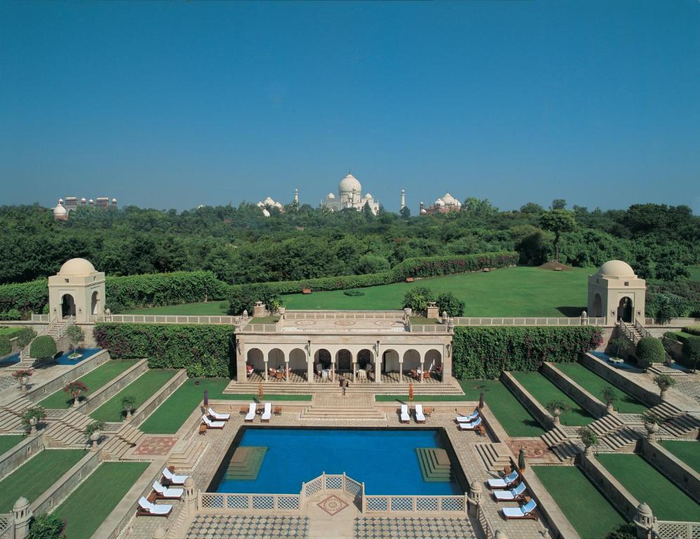 Luxury Taj-Facing Hotel Near The Oberoi Amarvilas